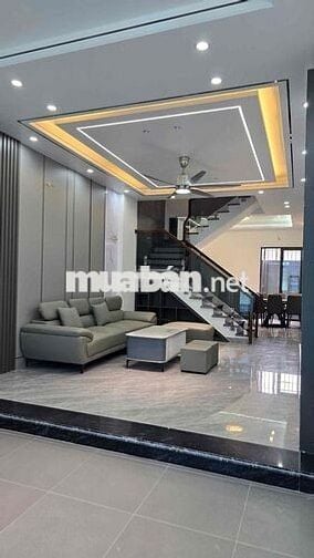 nhà 3 tầng kiên cố ô tô tránh nhau sẵn bìa sang tên