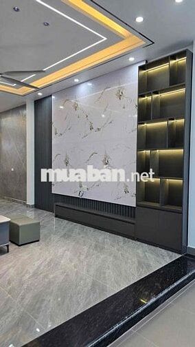 nhà 3 tầng kiên cố ô tô tránh nhau sẵn bìa sang tên