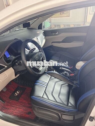 Cần bán Hyundai Accent 2020j