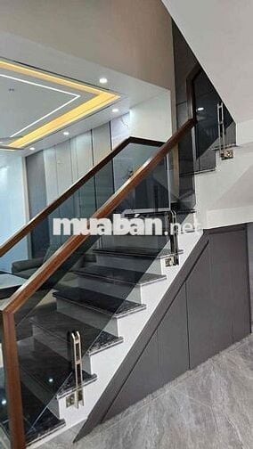 nhà 3 tầng kiên cố ô tô tránh nhau sẵn bìa sang tên