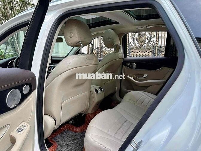 Mercedes Benz GLC Class 2017 300 - 99999 km