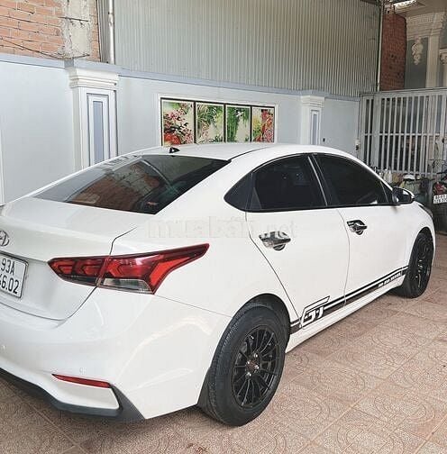 Cần bán Hyundai Accent 2020j