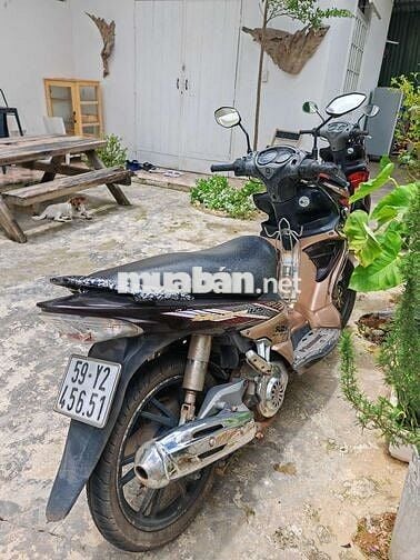 Suzuki Hayate đầu đèn Thái