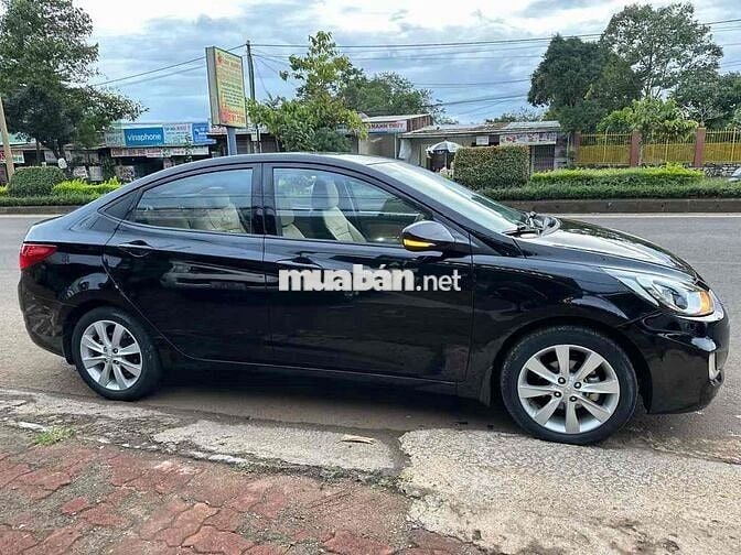 Hyundai Accent 2011 1.4 AT - 138000 km