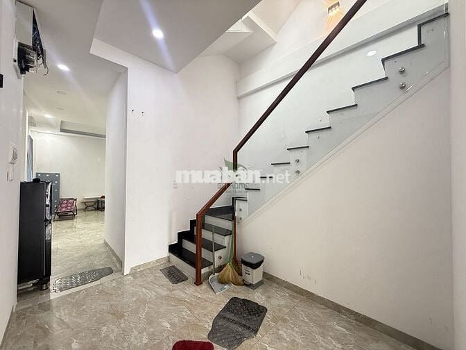 CHO THUÊ TOÀ CĂN HỘ 5 PHÒNG VÀ 1 MẶT BẰNG TRỐNG ĐƯỜNG LÊ HỒNG PHONG