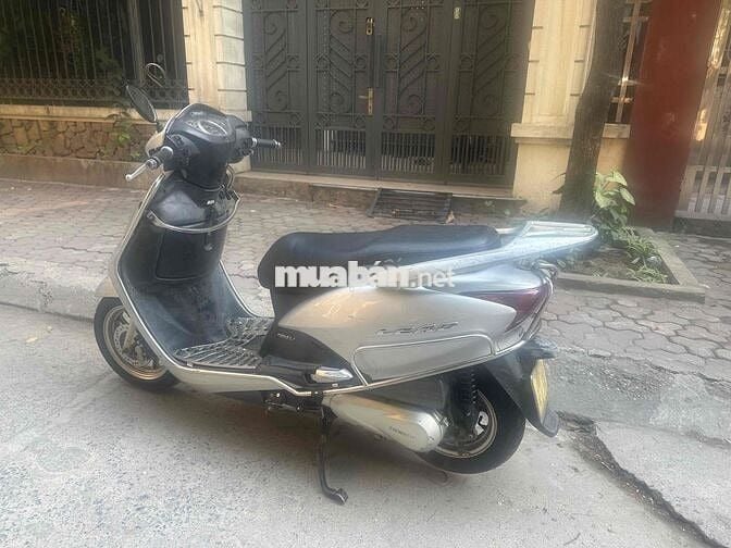 Honda Lead màu Bạc