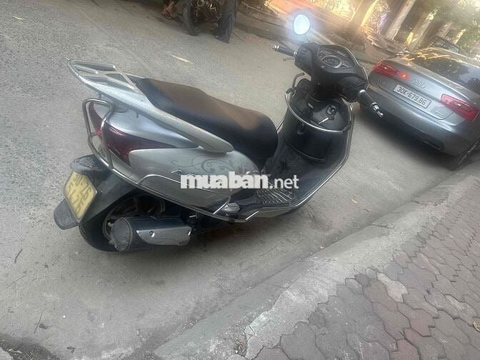 Honda Lead màu Bạc