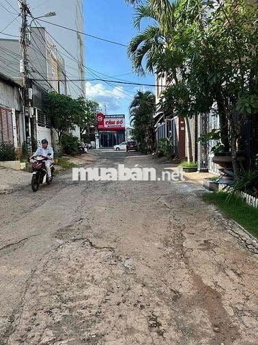 Nhà nguyên căn cho thuê, cách UBND chỉ 900m