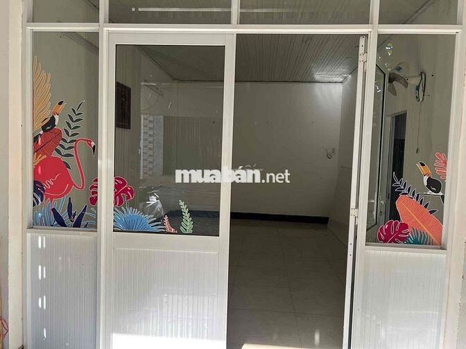 Nhà nguyên căn cho thuê, cách UBND chỉ 900m