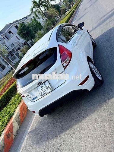 Ford Fiesta 2016 số tự động