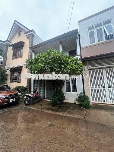 Nhà nguyên căn cho thuê, cách UBND chỉ 900m