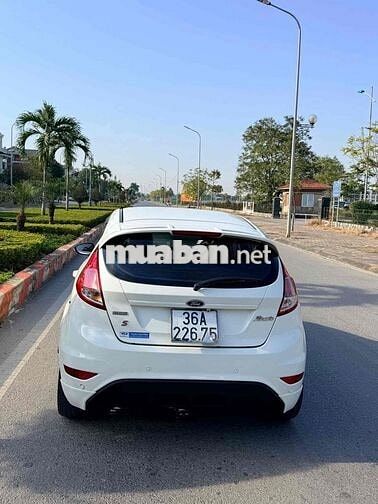 Ford Fiesta 2016 số tự động