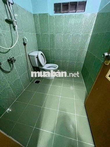 Cần cho thuê nhà hxt 4x18m 2 lầu sân thượng 4pn 4wc 15tr tháng