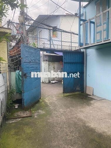 Hẻm thoáng Quận 4, sát trung tâm – Nhà ngang 8.5m, có sân – Sổ hồng, c