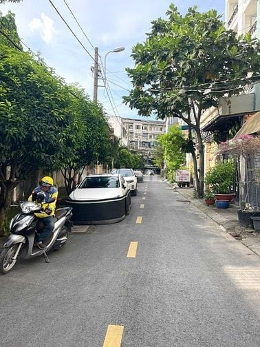 Cho Thuê Nhà HXH Đường Dương Quảng Hàm P5 Ngay C/C Hà Kiều