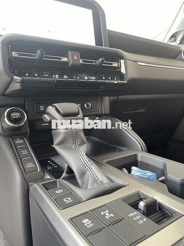 Toyota Land Cruiser Prado 2025 mới 100%