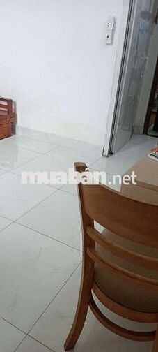 Căn lầu 1 gồm 2 phòng ngủ và 1 phòng bếp,giờ tự do, ngay chợ,đầy đủ nt