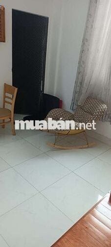 Căn lầu 1 gồm 2 phòng ngủ và 1 phòng bếp,giờ tự do, ngay chợ,đầy đủ nt