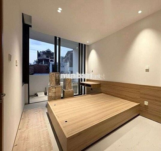 BÁN NHÀ ĐỐI DIỆN EMART PHAN VĂN TRỊ, 44m, 6 TẦNG, 5 PN, SÂN THƯỢNG