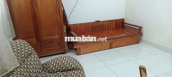 Căn lầu 1 gồm 2 phòng ngủ và 1 phòng bếp,giờ tự do, ngay chợ,đầy đủ nt