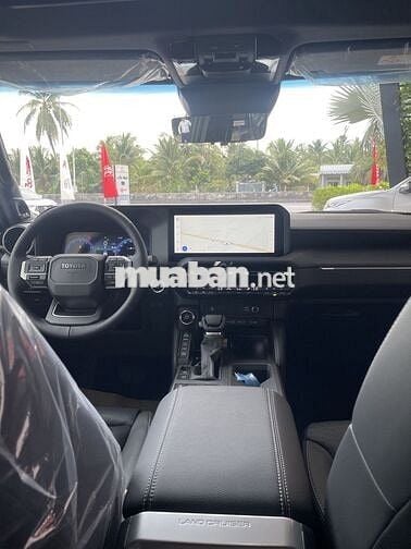Toyota Land Cruiser Prado 2025 mới 100%