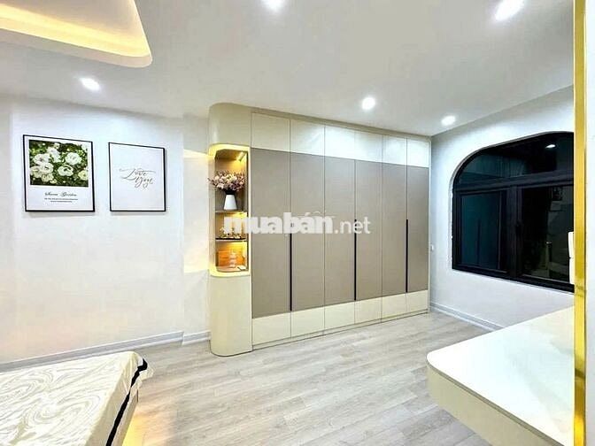 Bán nhà Linh Quang, mặt ngõ 2.5m lô góc , 20m ra hồ, hơn 8 tỷ, KD nhỏ