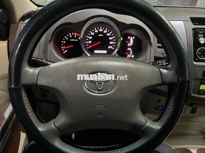 Toyota Fortuner máy dầu std