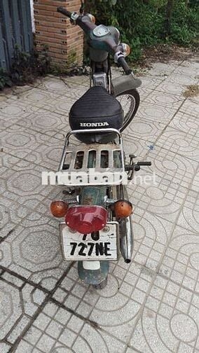 Xe máy êm mạnh mẽ đang đi bt