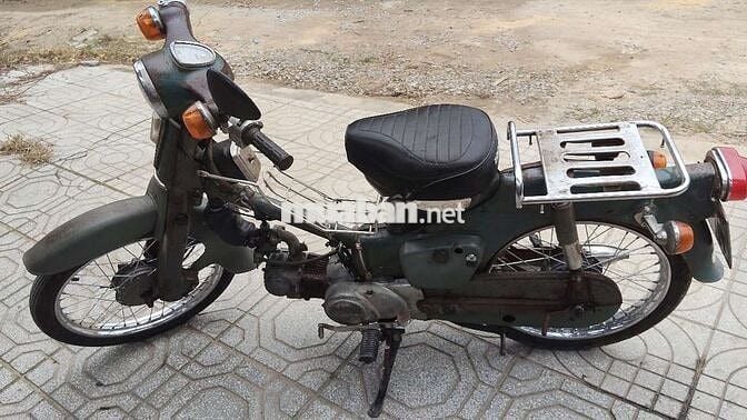 Xe máy êm mạnh mẽ đang đi bt