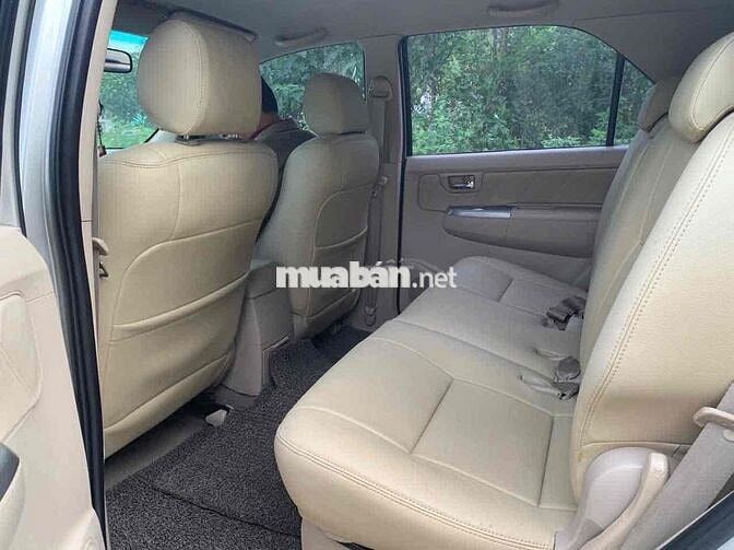 Toyota Fortuner máy dầu std