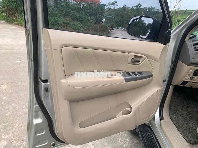 Toyota Fortuner máy dầu std