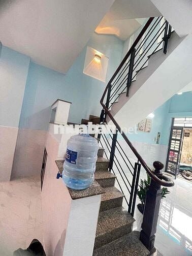 Nhà Bán DT 3m90x11m41 . 1 lửng .1 lầu  Đường Đình Hoà . p13 Q8