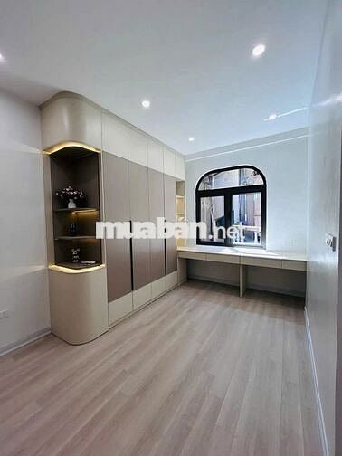 Bán nhà Linh Quang, mặt ngõ 2.5m lô góc , 20m ra hồ, hơn 8 tỷ, KD nhỏ