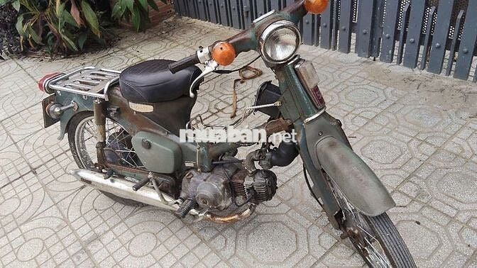 Xe máy êm mạnh mẽ đang đi bt