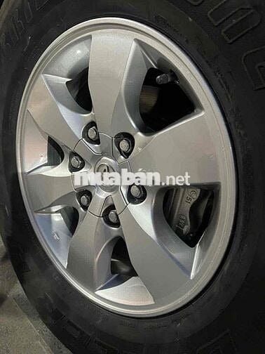 Toyota Fortuner máy dầu std