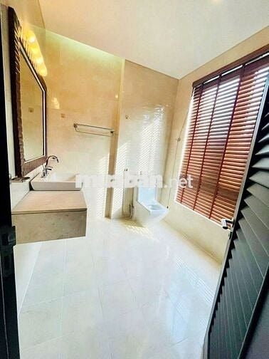 SIÊU PHẨM CHO THUÊ NGUYÊN CĂN 5 TẦNG GÓC 2 MT– DTSD 468m²–Có thang máy