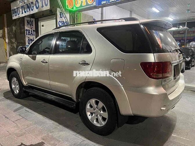 Toyota Fortuner máy dầu std