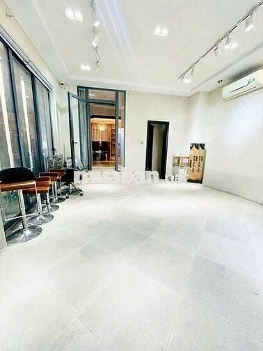 SIÊU PHẨM CHO THUÊ NGUYÊN CĂN 5 TẦNG GÓC 2 MT– DTSD 468m²–Có thang máy