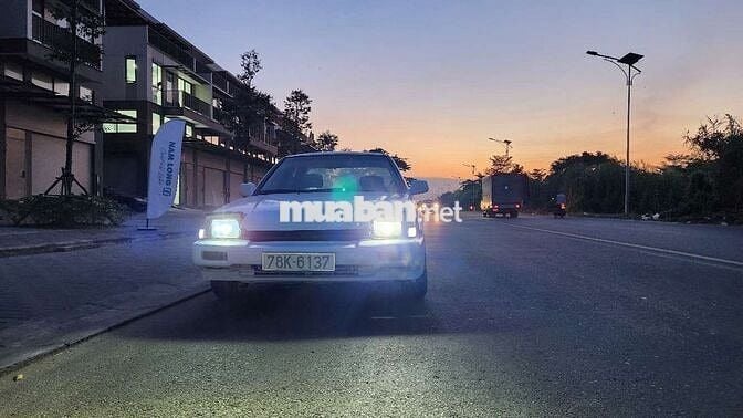 Honda Accord cửa nóc, đèn mắt chớp 1986