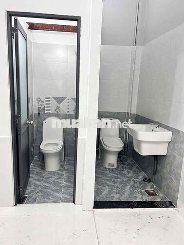 Nhà mặt tiền trệt lửng 10*30 Mới keng tiện kinh doanh