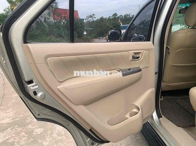 Toyota Fortuner máy dầu std