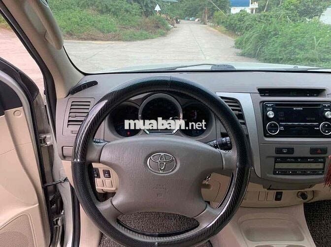 Toyota Fortuner máy dầu std