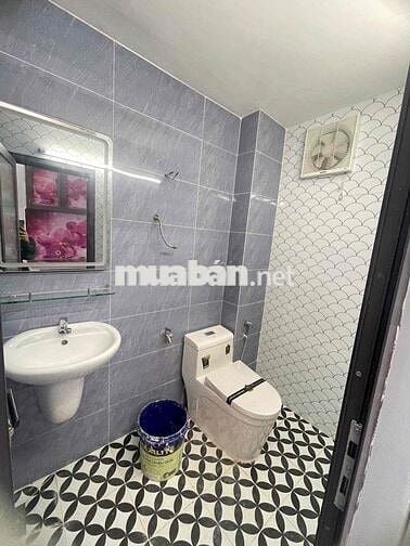Nhà Bán DT 3m90x11m41 . 1 lửng .1 lầu  Đường Đình Hoà . p13 Q8