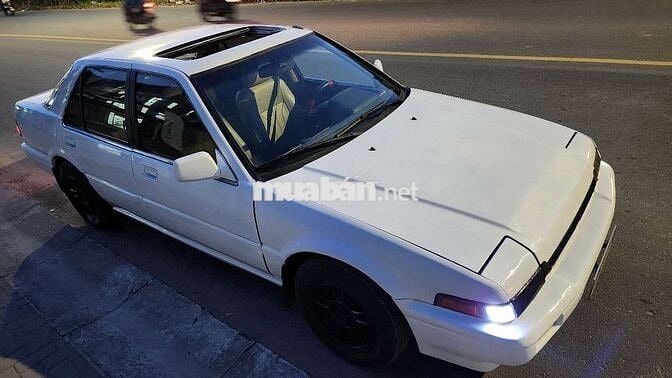 Honda Accord cửa nóc, đèn mắt chớp 1986