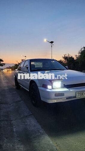 Honda Accord cửa nóc, đèn mắt chớp 1986