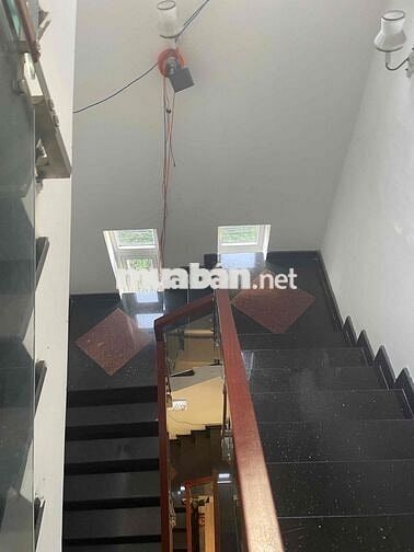 căn góc 2mt trương thị hoa . 4lầu xây ở kiên cố. giá 6,9tỷ bớt lộc