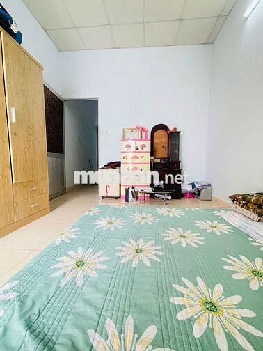 Nhà phố trệt lầu tại Lê Văn Lương. Cổng KDC Gia Long. Sổ hồng sẵn.