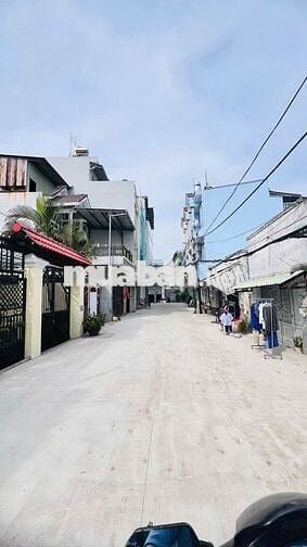 Nhà phố trệt lầu tại Lê Văn Lương. Cổng KDC Gia Long. Sổ hồng sẵn.