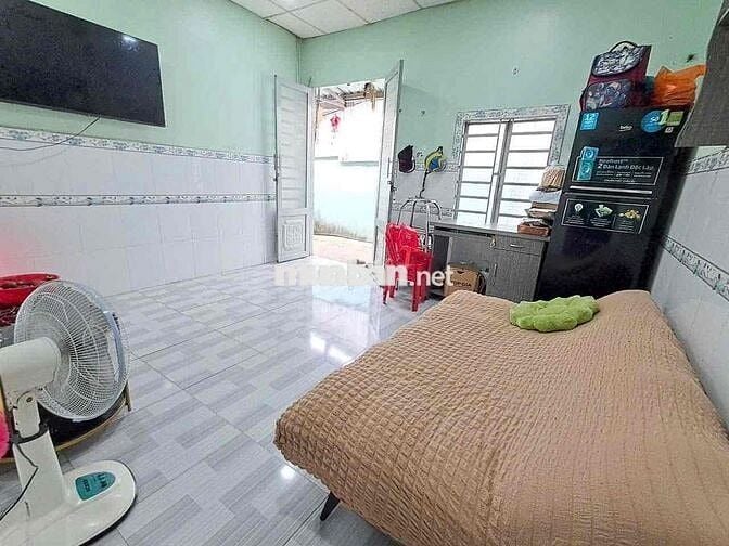 Nhà bán chính chủ gần chợ đầu mối bình đien gần trường học