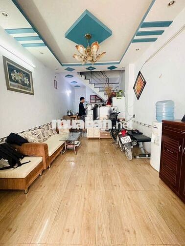 Nhà phố trệt lầu tại Lê Văn Lương. Cổng KDC Gia Long. Sổ hồng sẵn.